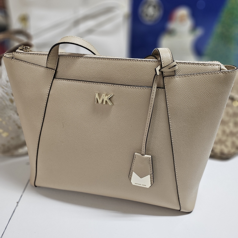 Michael Kors Maddie Tote in Beige color